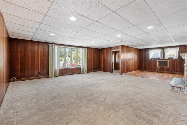 Building Photo - 300 Manet Ave
