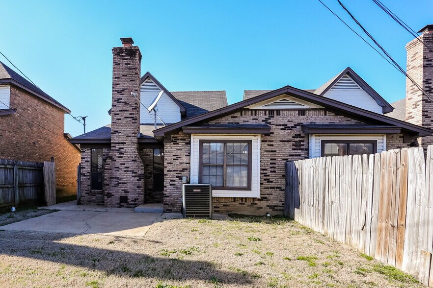 Building Photo - 7776 Hickory Meadow Rd
