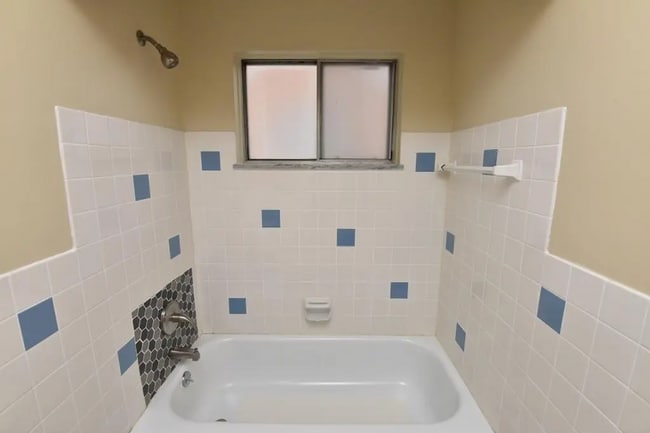 Building Photo - 10204 S Highland Ave