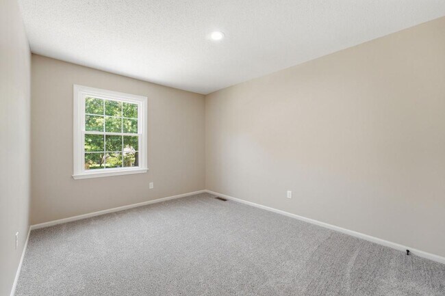 Building Photo - 11804 Oakmont St