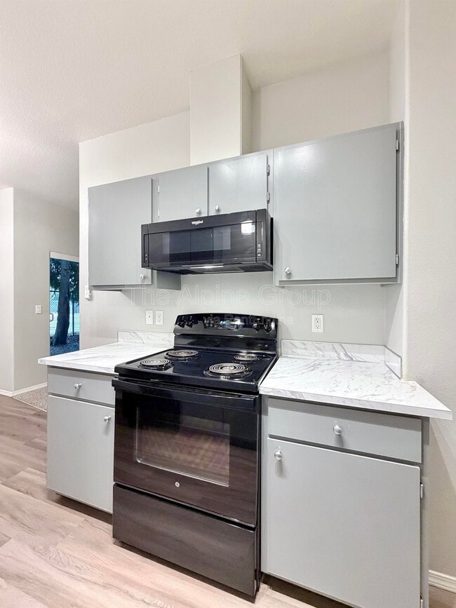 Building Photo - 10020 SW 125th Ave