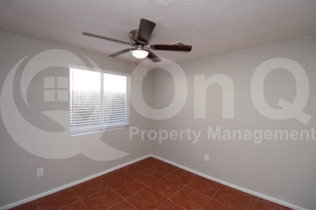 Building Photo - 8128 W Earll Dr