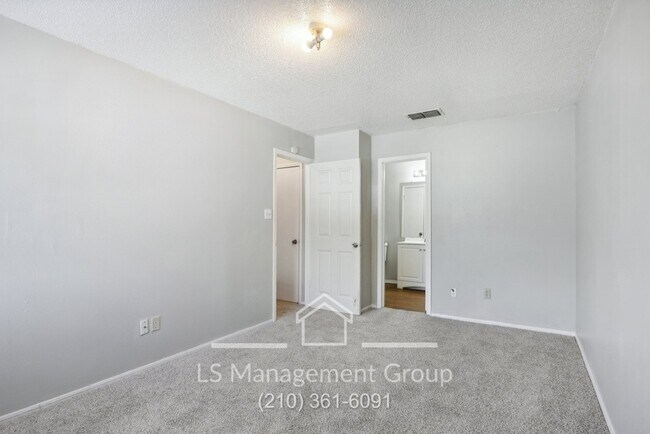 Building Photo - 6716 Windsor Hollow Dr