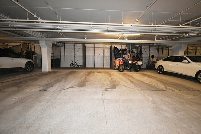 Building Photo - 160 S River St