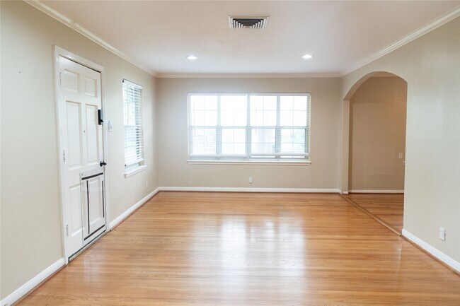 Building Photo - 5564 Aspen St