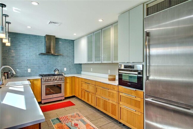 Building Photo - 151 Chace Ave