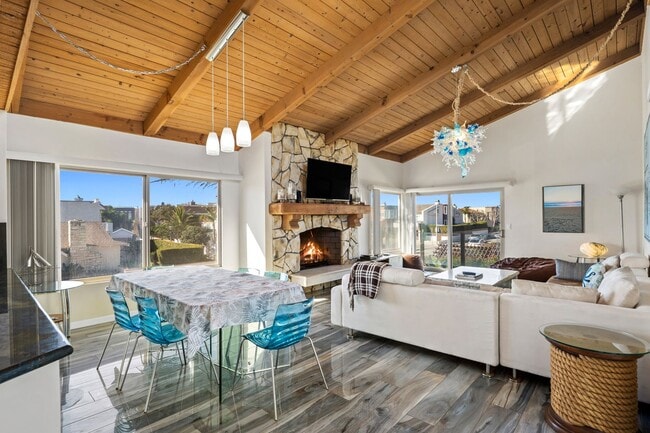 Building Photo - Mandalay Shores Beach| Home on Mandalay Be...