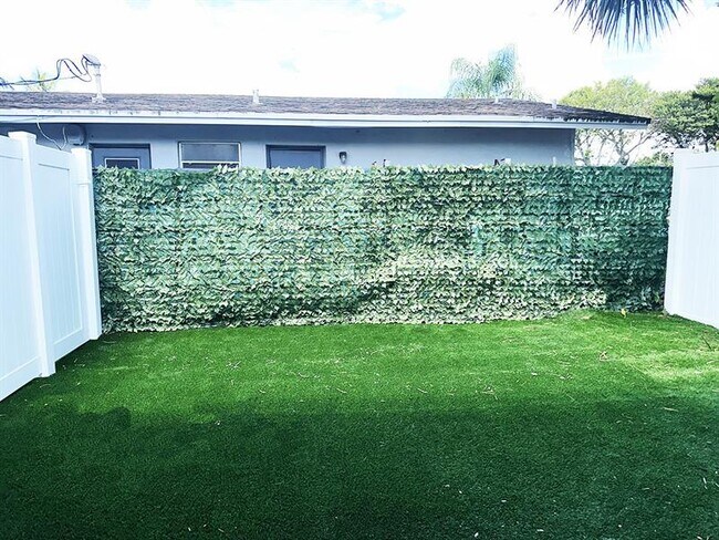 Building Photo - 425 SW 18th Ave