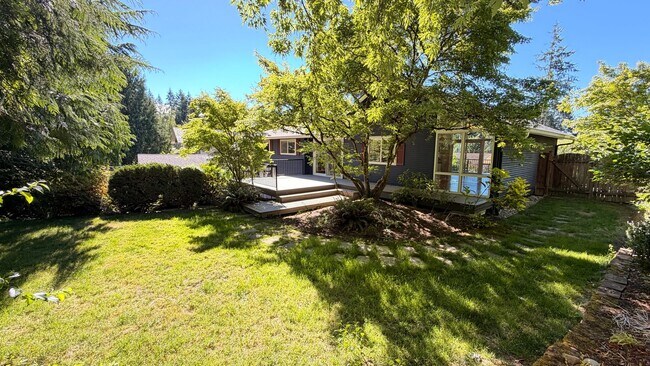Building Photo - Spacious 4BR Bellevue Home with A/C, Office & Private Yard Near Microsoft