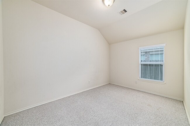 Building Photo - 3 Garden Grove Dr