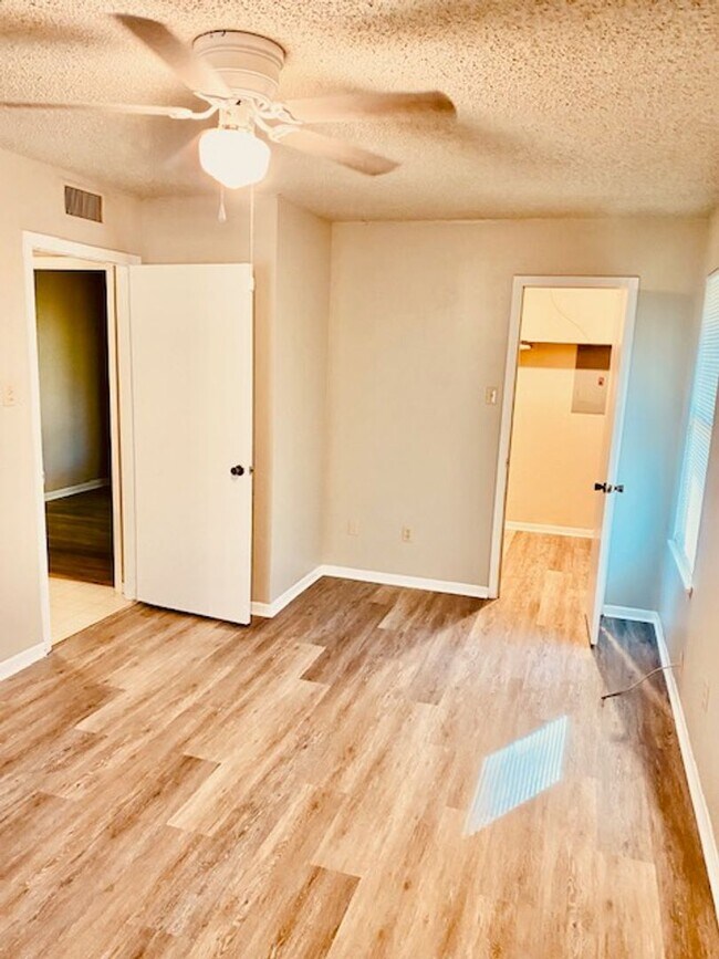 Building Photo - BEAUTIFUL COUNTRY 2 BEDROOM LEASE HOME IN ...