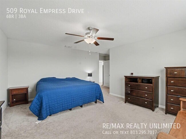 Building Photo - 509 Royal Empress Dr