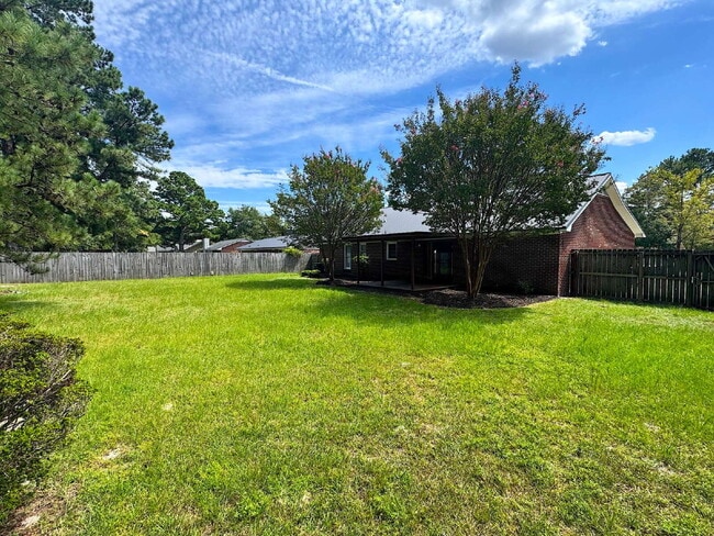 Building Photo - Well Maintained Three Bedroom Home in Hope...