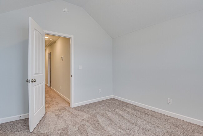 Building Photo - 926 Holbrook Dr