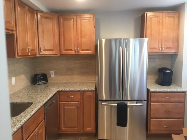 kitchen - 5721 Northumberland St