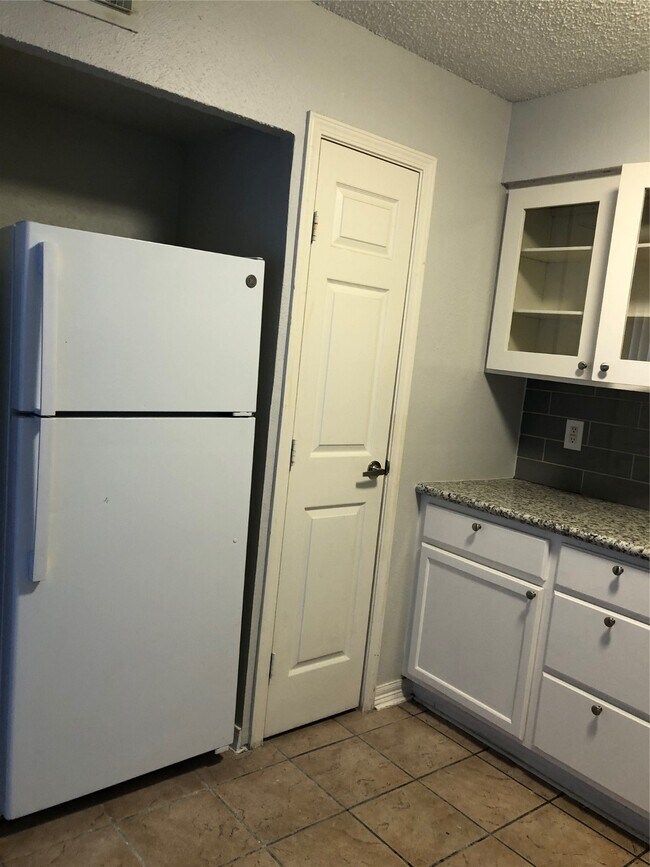 Building Photo - 714 Coolwood Dr