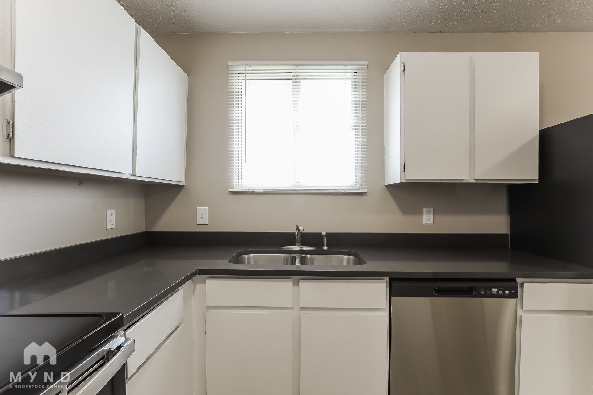 Building Photo - 2460 Woodthrush Dr