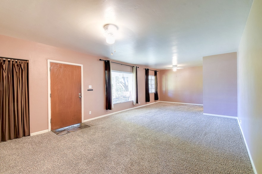 Building Photo - 6804 E 6th St