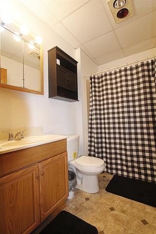 Building Photo - 136 Unit A (Lower)