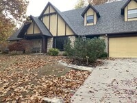 Building Photo - 6932 S Knoxville Ave