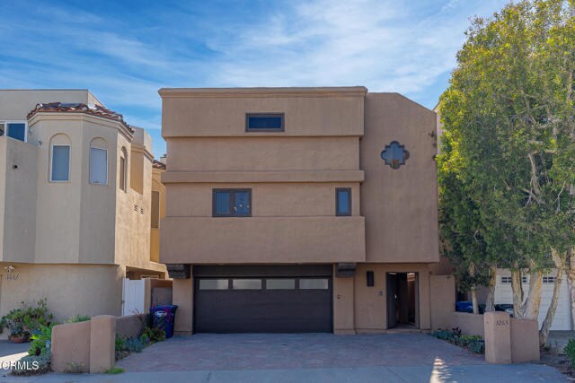 Building Photo - 3265 Ocean Dr