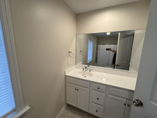 Building Photo - 661 Buck Drive