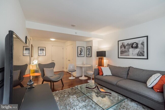 Building Photo - 219-29 S 18th St (Parc Rittenhouse)