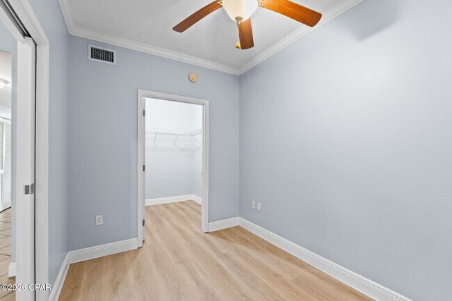 Building Photo - 2400 Grandiflora Blvd