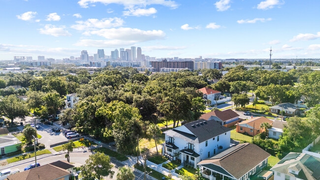 Building Photo - 1906 W Cherry St