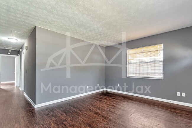 Building Photo - 1130 W 21st St