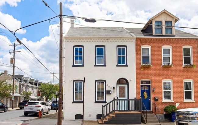 Building Photo - Beautiful 3 Bedroom, 2.5 Bath in Lancaster, Pa!!