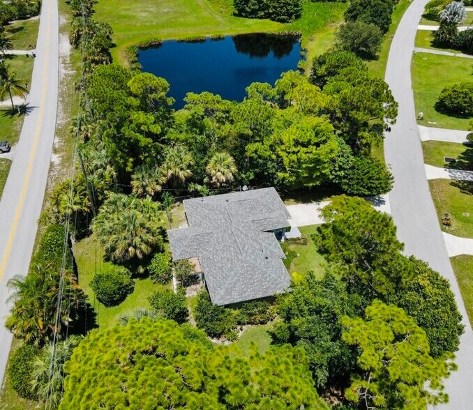 Building Photo - 6205 SE Circle St