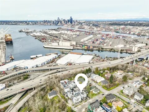 Building Photo - 2064 SW Charlestown St