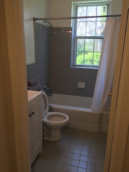 Building Photo - 24 S Old Glebe Road