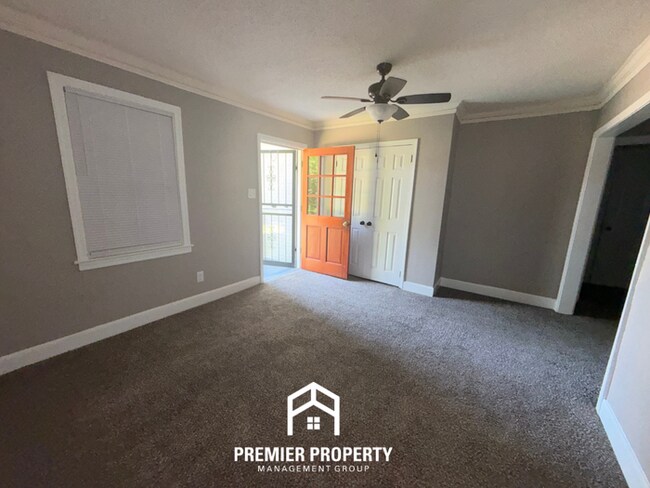 Building Photo - Charming 2BR/1BA Highland Heights Cove | Formal Dining Area & Huge Backyard