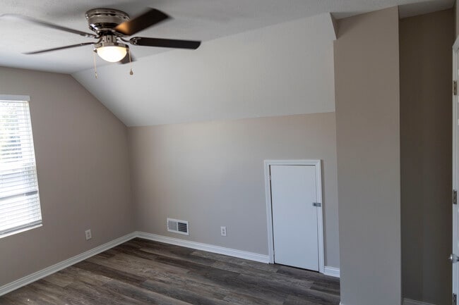 Building Photo - 10504 Pebblestone Cir