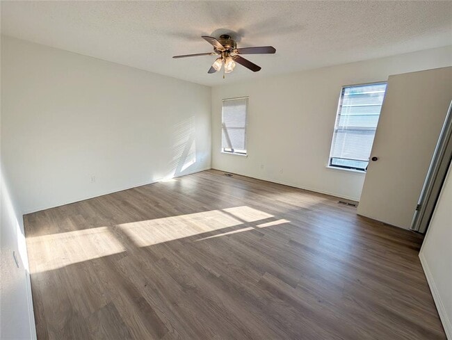 Building Photo - 9028 Roxbury Terrace
