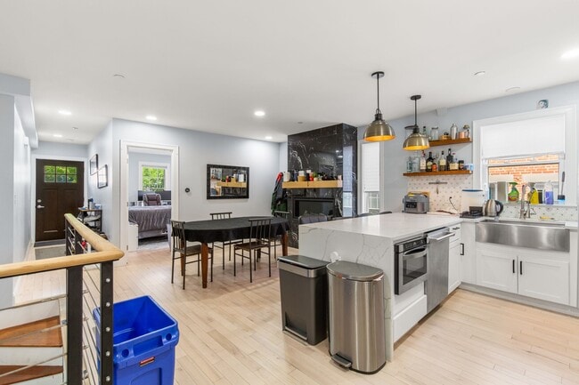 Building Photo - 32 Cameron Ave