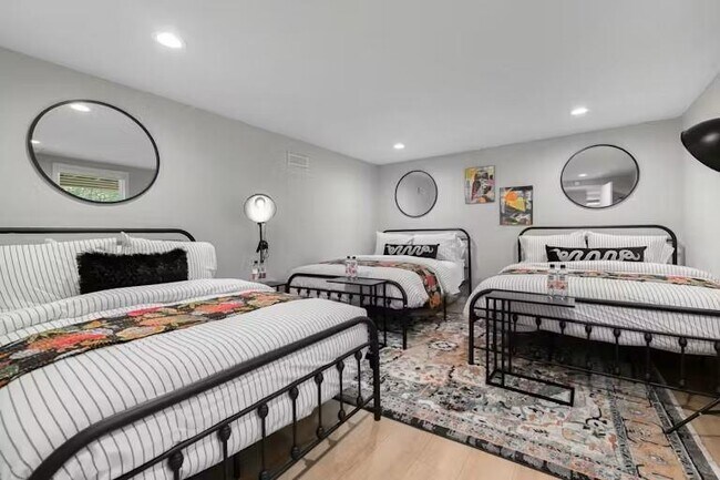 Building Photo - 15 Churchill Dr