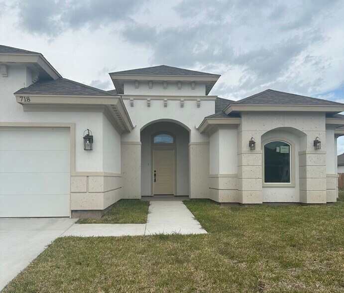 Building Photo - 718 Ava Dr