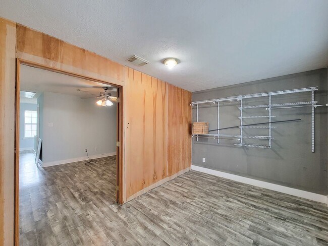 Building Photo - Welcome to this beautifully maintained home offering flexible living with 4/5 spacious bedrooms a...