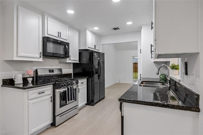 Primary Photo - 2407 Tinechester Dr