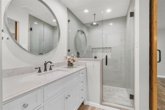 Building Photo - 25 Hornbill Ct