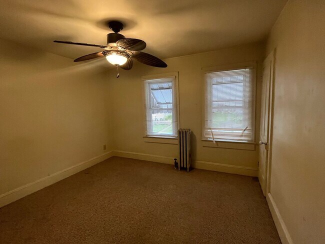 Building Photo - 2 Bedroom Single Family Home, Amazing views from deck, spacious backyard, pet friendly