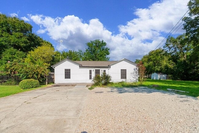 Building Photo - 2523 S Broadway St