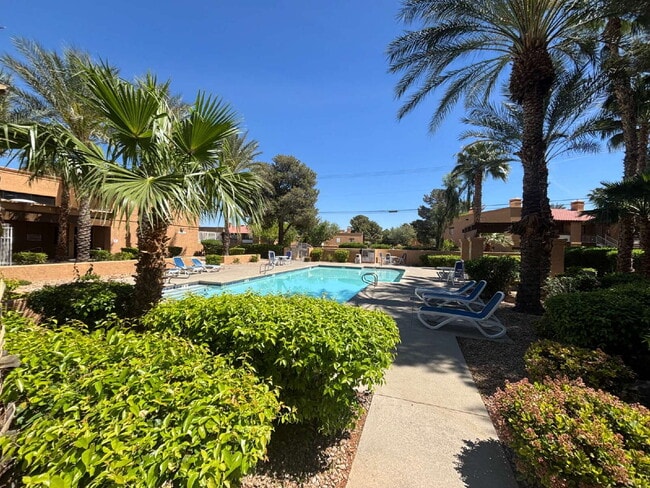 Building Photo - 2 Bed, 2 Bath condo, ground floor unit