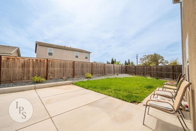Building Photo - Sanger 2-Story Home, SOLAR!!!  4BR/2.5BA, ...