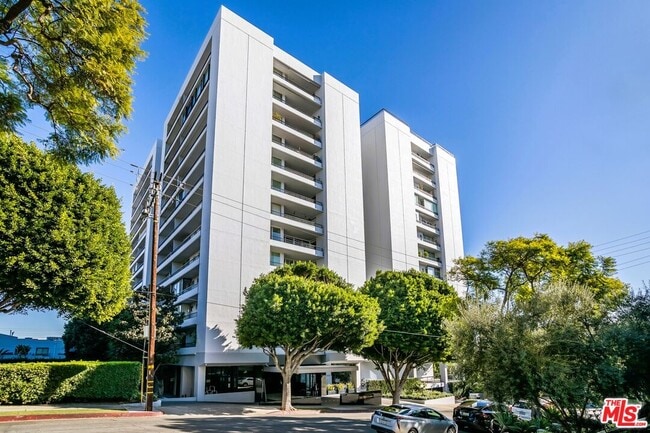 Building Photo - 1100 Alta Loma Rd
