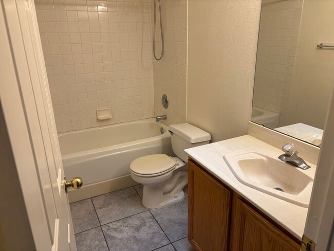 Building Photo - 7078 W Hunnington Dr