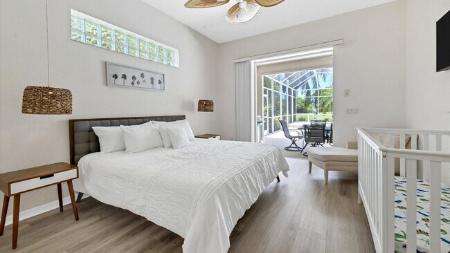 Building Photo - 974 Rotonda Cir